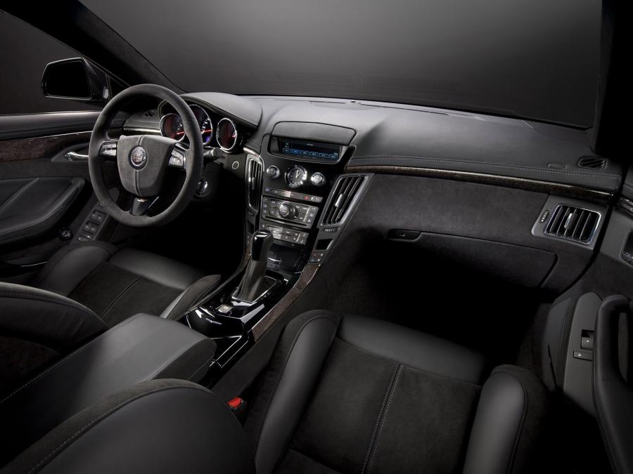  Cadillac CTS-V Sport Wagon 2010 года  (фото 11 из 17)